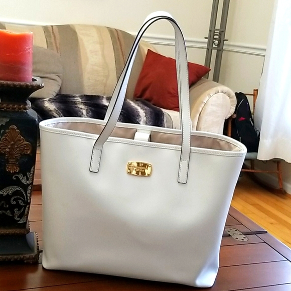 Michael Kors Handbags - 🦄 MK LARGE WHITE TOTE